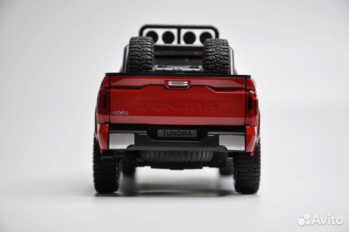 Модель автомобиля Toyota Tundra металл