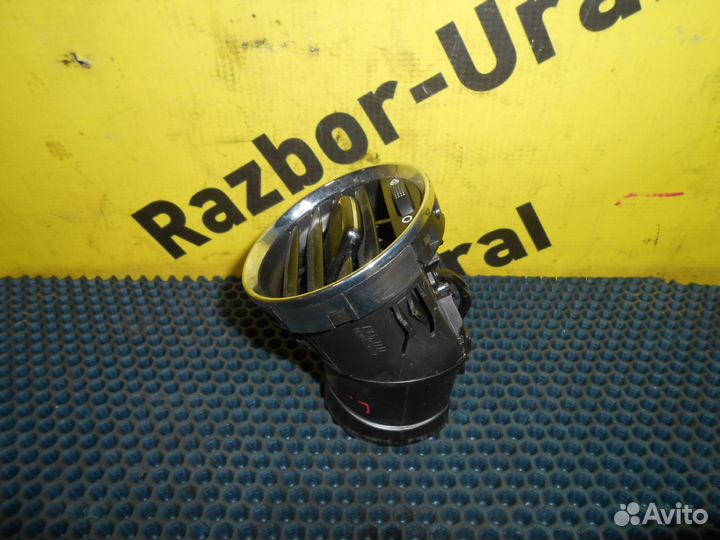 Дефлектор воздушный левый Пежо 308