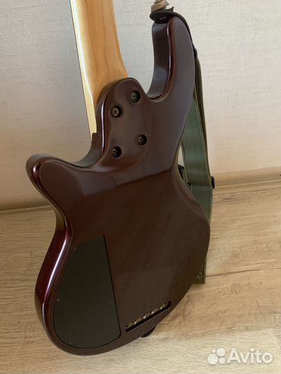 Бас гитара Godin Freeway 4