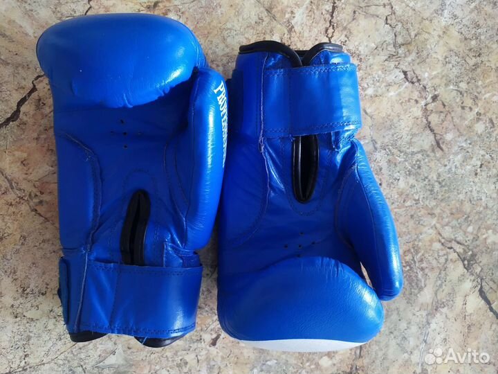 Боксерские перчатки