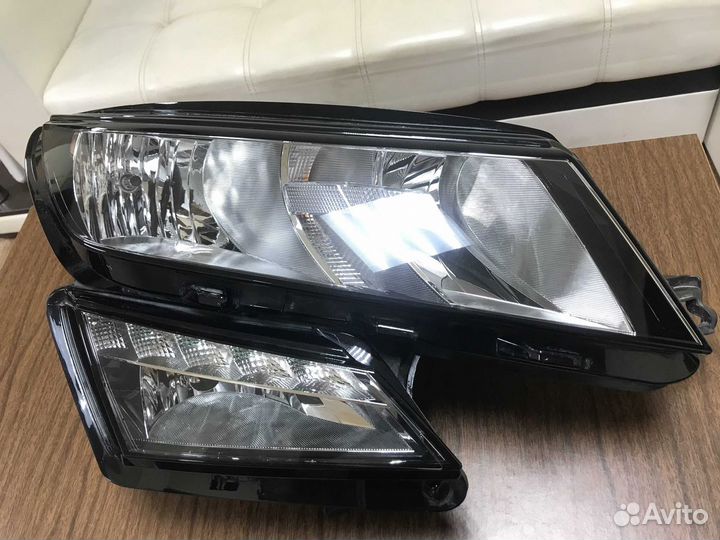Фара правая галоген Skoda Kodiaq