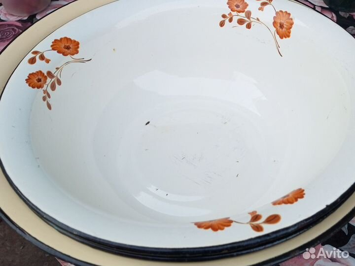 Эмалированный таз