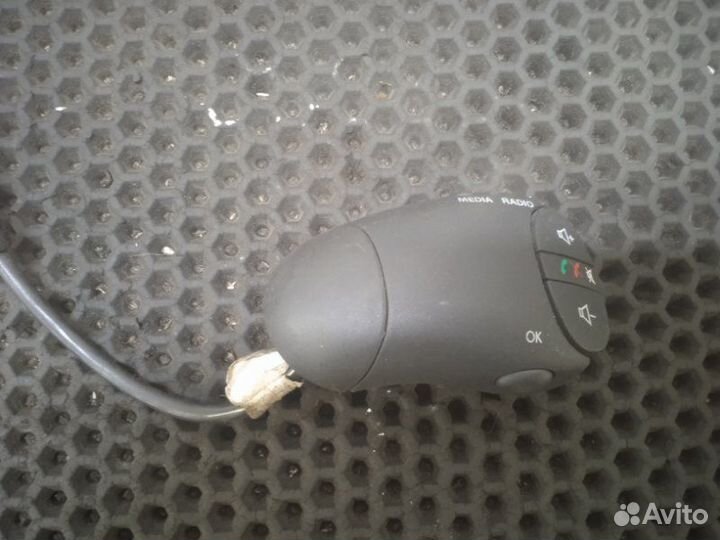 Переключатель подрулевой правый Renault Sandero