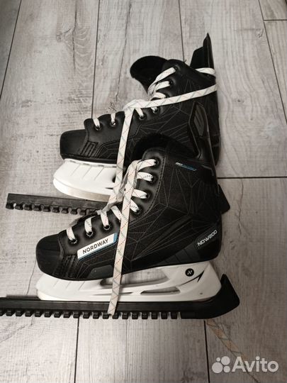 Коньки хоккейные 40 размер