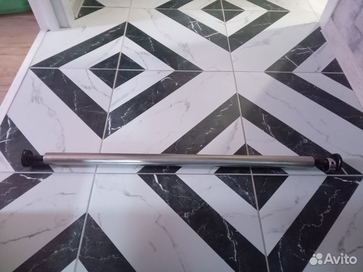 Турник распорный в дверной проём