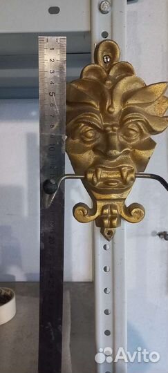 Вешалка Маскарон