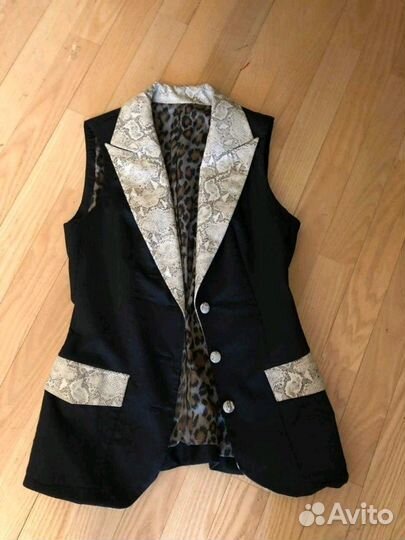Жилетка с отделкой кожи.46р