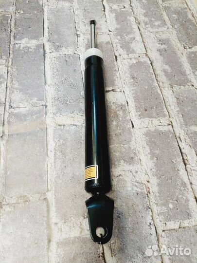 Grand cherokee амортизатор задний