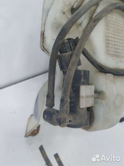 Ford Focus 2 бачок стеклоомывателя 4m5113k163