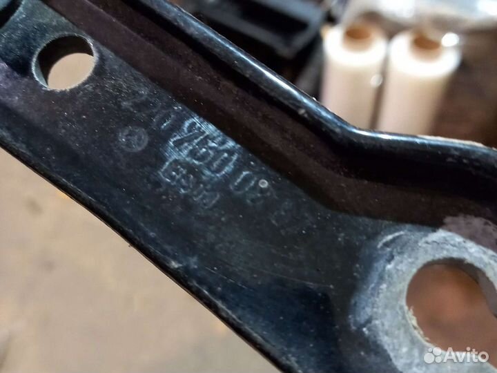 Петля крышки багажника Mercedes W220