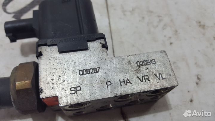 Клапан пневмоподвески на Mercedes W211 W219 W240