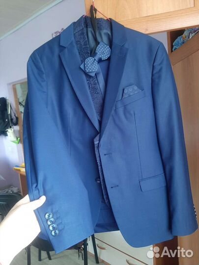 Продам костюм тройку