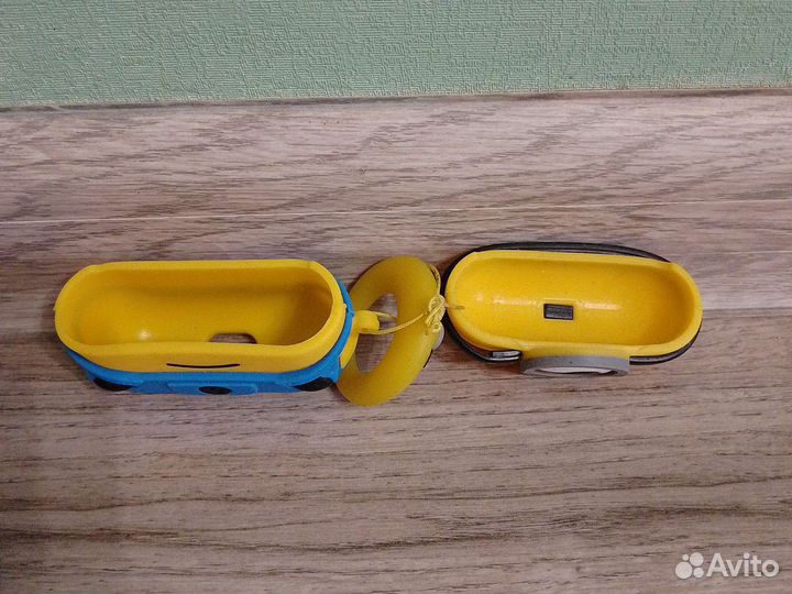 Чехол для беспроводных наушников в виде миньона