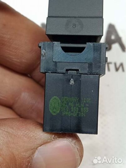 Кнопка стеклоподъемника Volkswagen Touareg 7P5