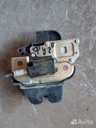 Замок багажника Nissan Fuga Infiniti m35