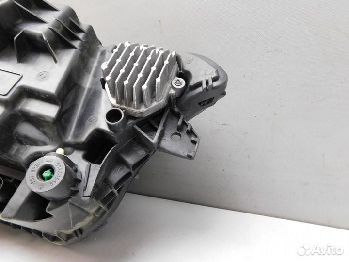 Фара правая Volvo XC90