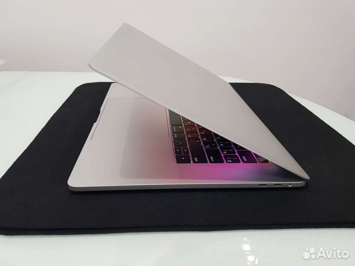 Ноутбук Apple macbook pro 15 2018 16/256 87 циклов