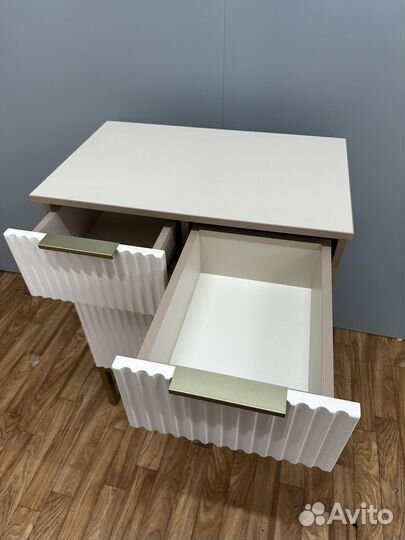 Комод бежевый