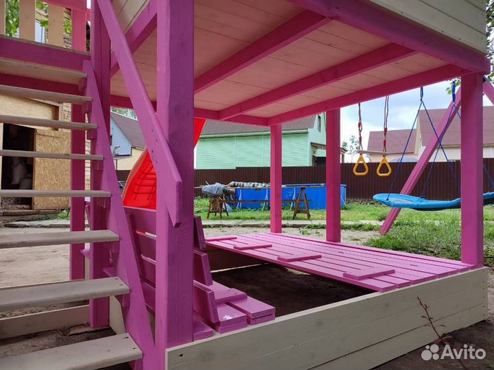 Детский домик на сваях