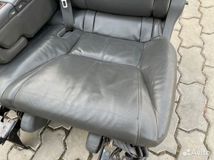 Сиденье лев. зад. Lexus Lx570