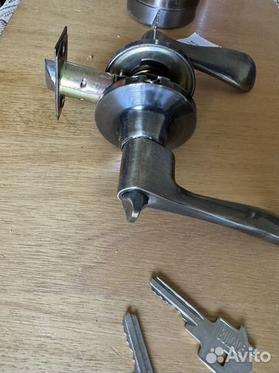 Дверные ручка с замком