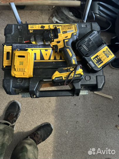 Шуруповерт dewalt 18v