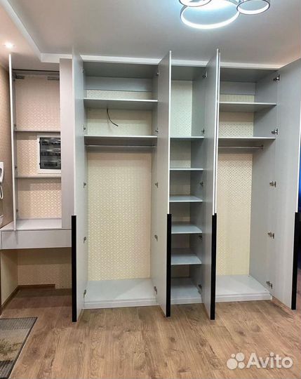 Шкаф купе с зеркалом