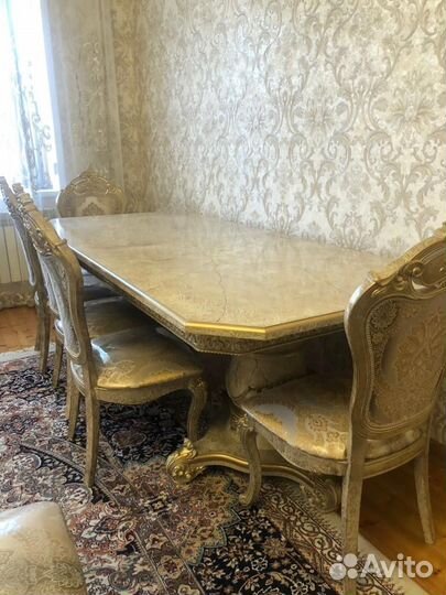 Стол и стулья