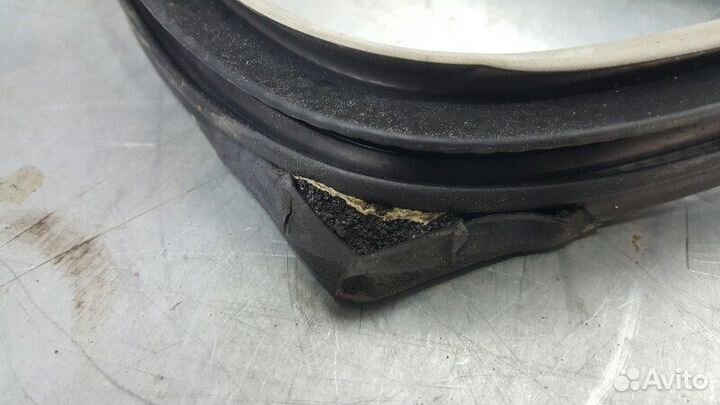 Уплотнитель двери задний левый Hyundai Trajet FO