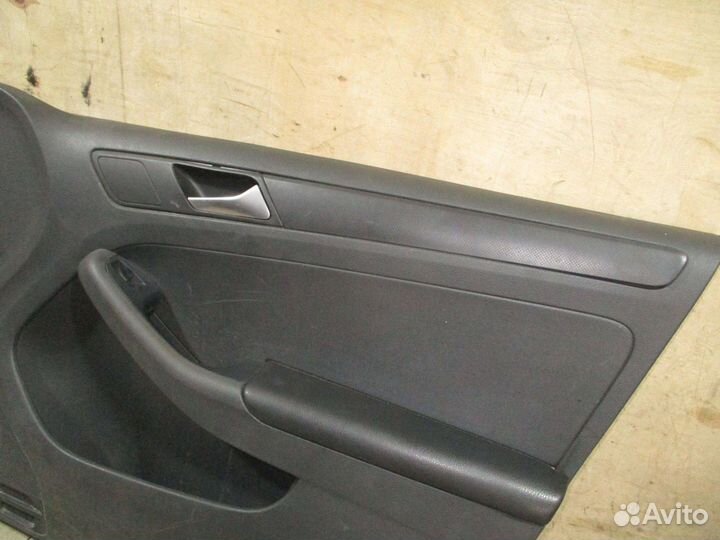 Обшивка двери передней правой VW Jetta 6 (1B)