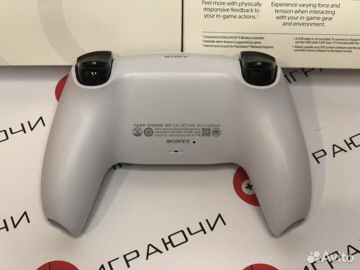 Dualshock 4 / Dualsense 5 White