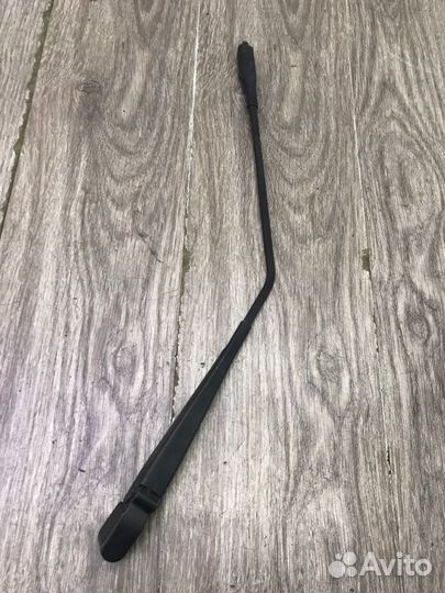 Поводок дворника задний Opel Insignia хетчбэк 5-ти