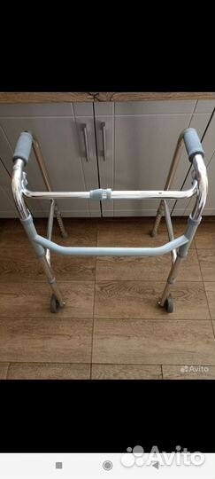 Ходунки на колёсах