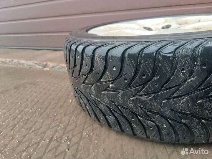 Yokohama Ice Guard Stud IG55 215/50 R17