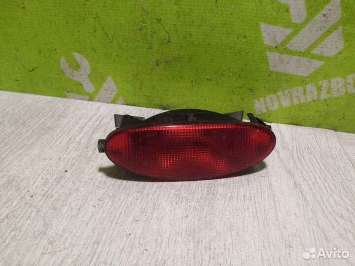 Фонарь задний в бампер Пежо 206