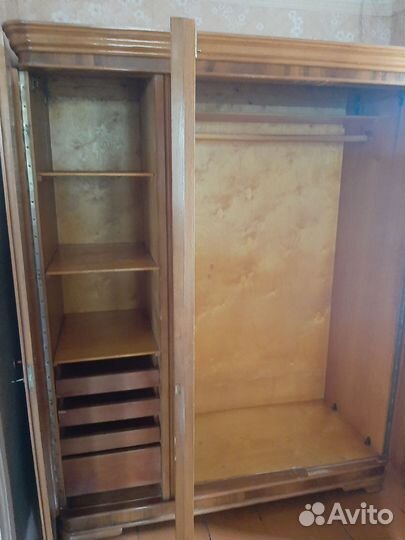 Шкаф