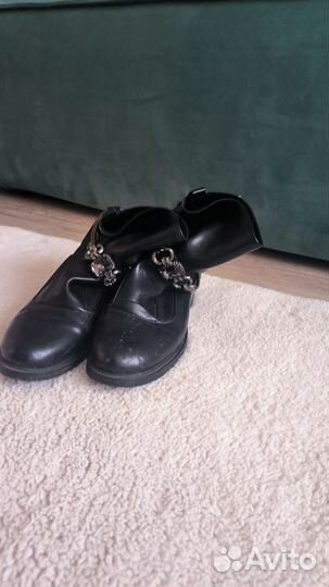 Женские вещи 42 раз, обувь 39