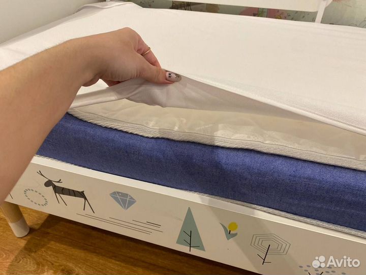 Детская кроватка с бортиком