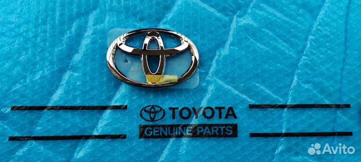 Эмблема крышки багажника Камри 55 Оригинал NEW