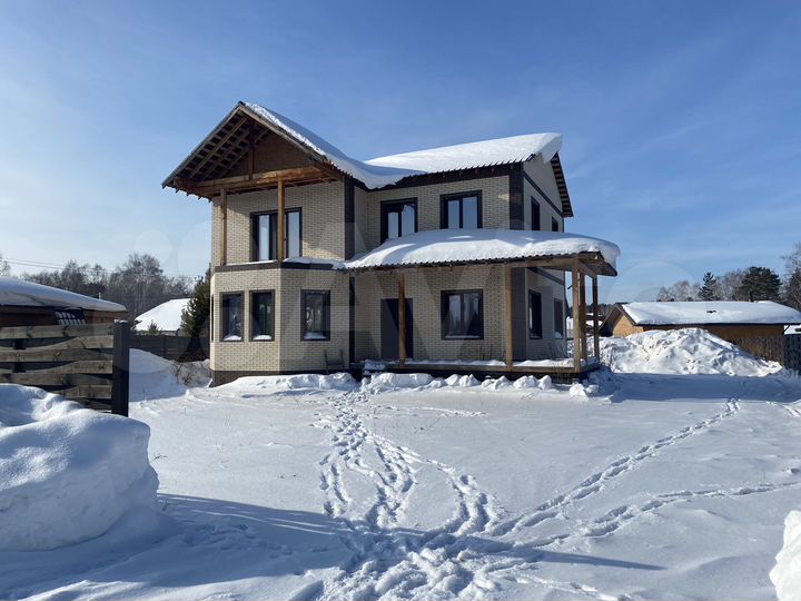 Коттедж 203 м² на участке 12 сот.