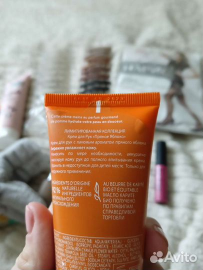 Набор косметики и заколок