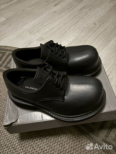 Balenciaga derby boots на руках
