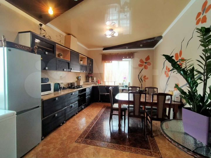 Коттедж 255 м² на участке 8 сот.