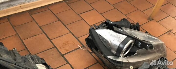 Фара битая правая Мерседес с204 рестайл