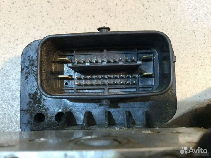 Блок ABS (насос) Toyota Corolla E15 1.6 1zrfe