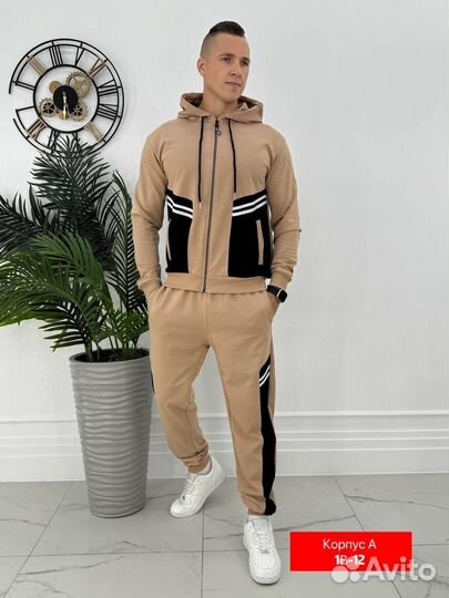 Мужской спортивный костюм