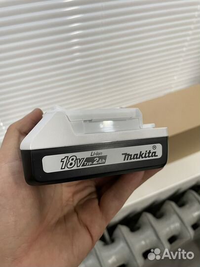 Новый аккумулятор makita BL1820G