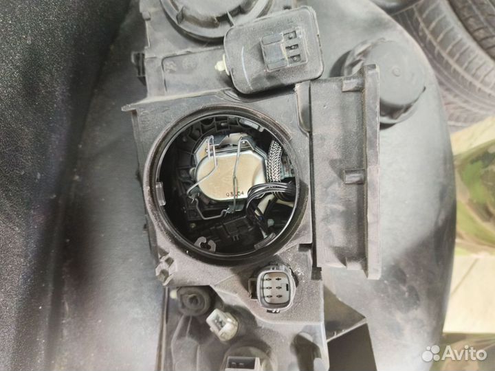 Фара левая Volvo s60