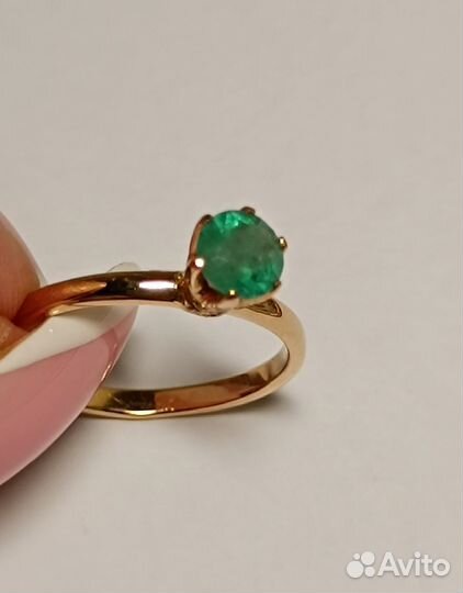 Золотое кольцо с натуральным изумрудом