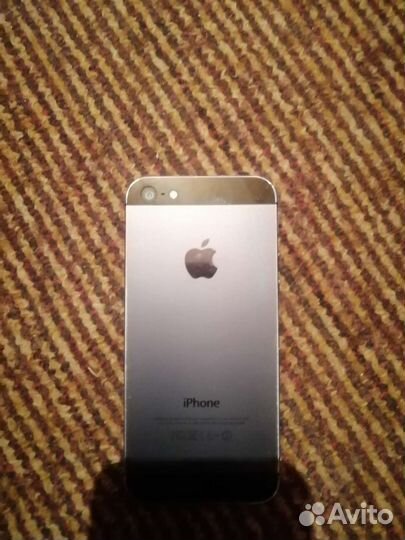 Телефон iPhone 5